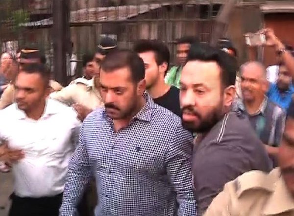 Salman Khan leaves from Bombay HC premises