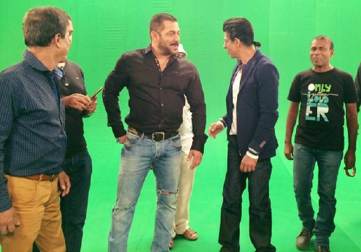 Salman Khan with Shahrukh Khan during the promo shoot of Bigg Boss 9