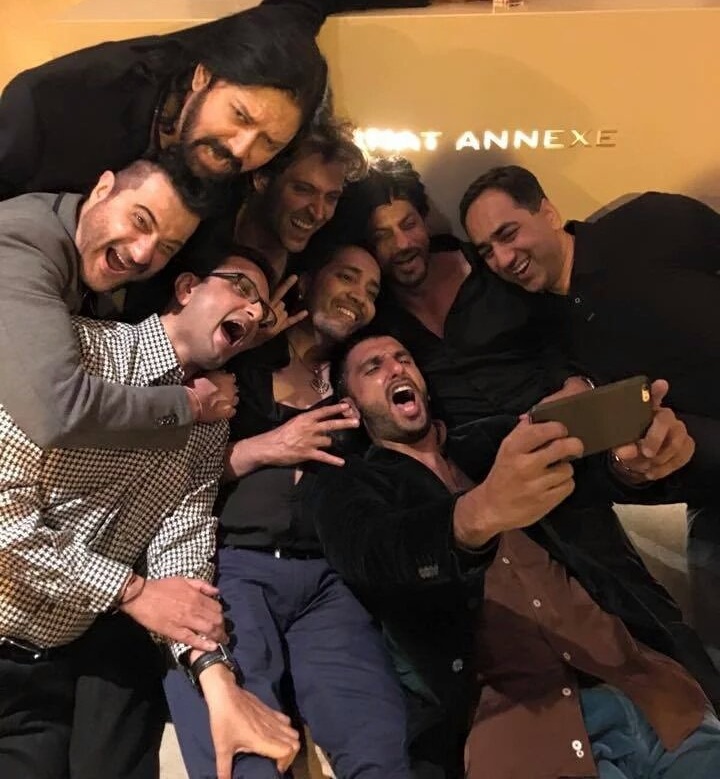 Hrithik Selfie with SRK, Ranveer and MikaSingh