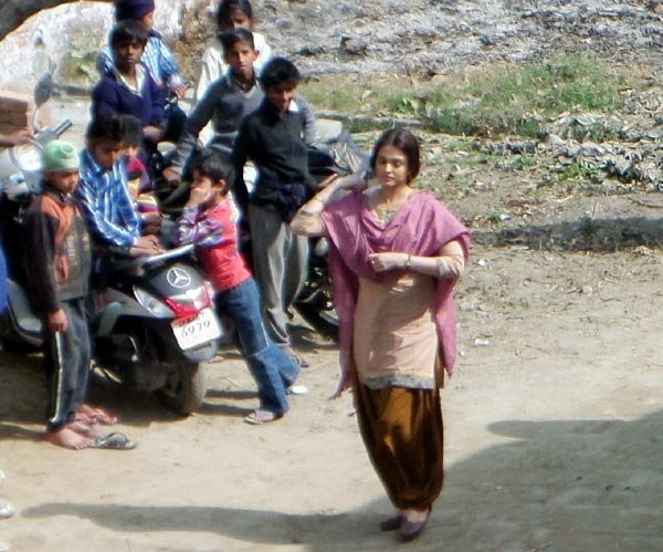 Aishwarya Rai snapped shooting for Sarbjit in Punjab