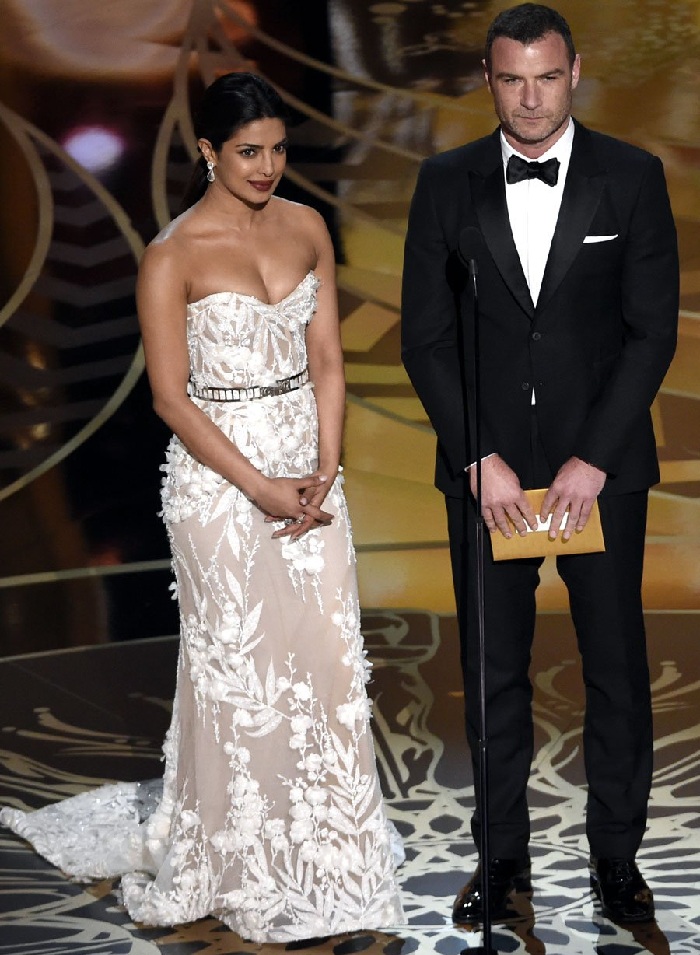 Priyanka Chopra stunning look at Oscars 2016