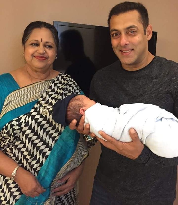 Salman Khan posing with bhanja Ahil